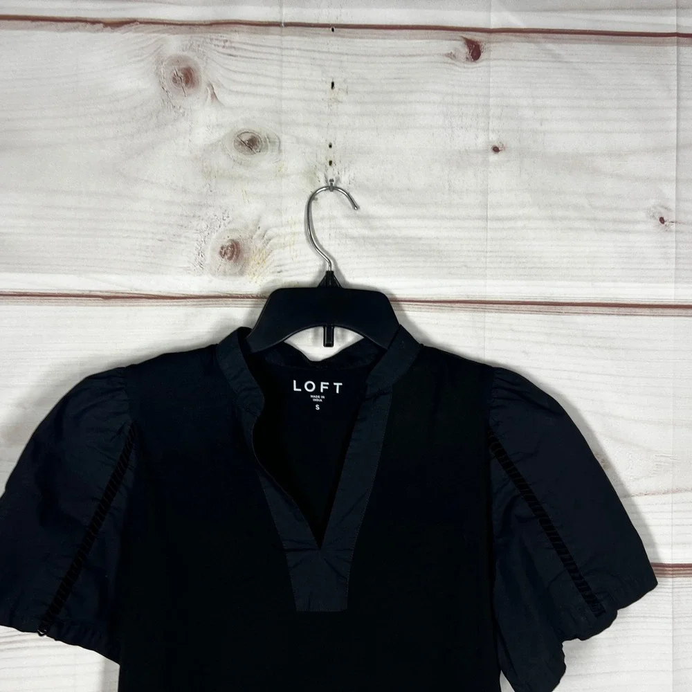 LOFT Mixed Media Puff Sleeve Top Womens Small‎ Black Solid V-Neck Cotton Preppy